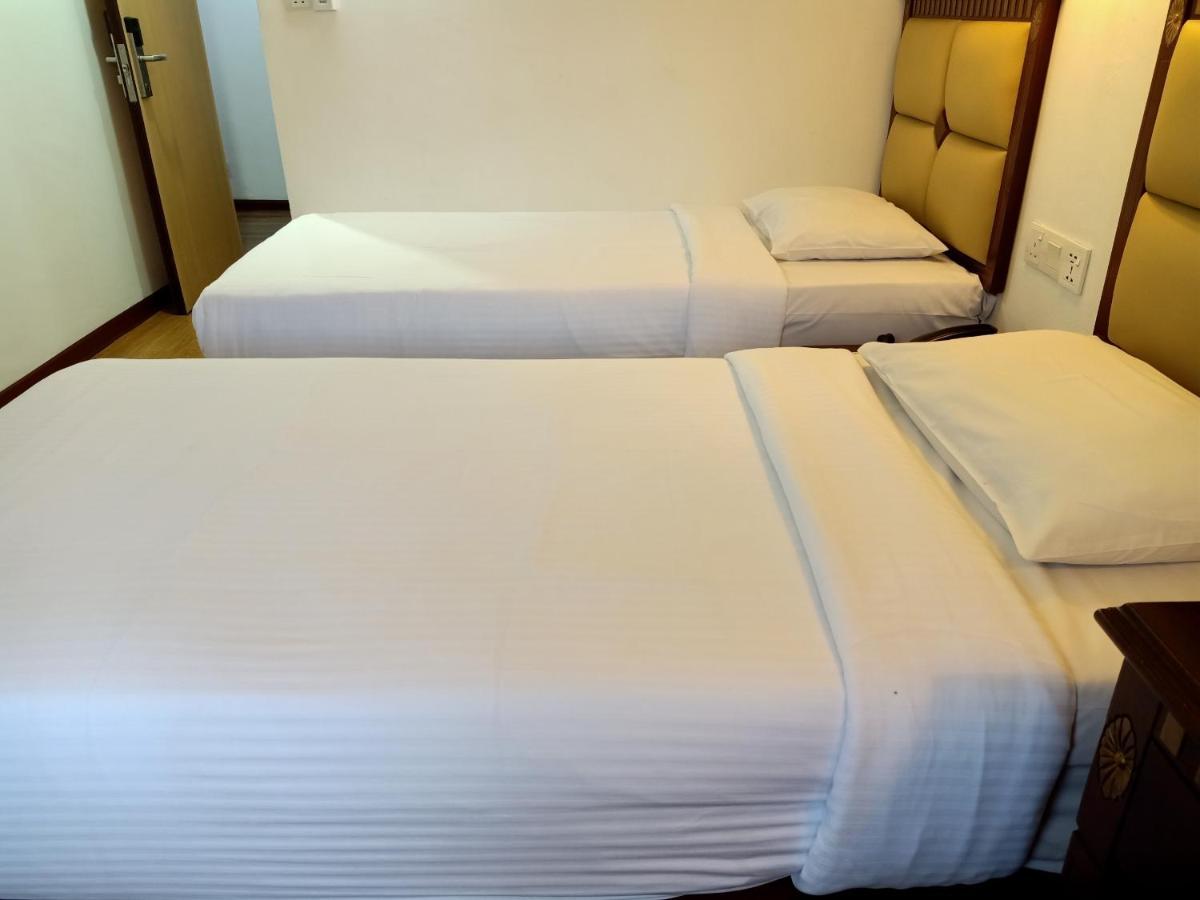 Super Oyo 90464 Borneo Suites Hotel Kota Kinabalu Esterno foto