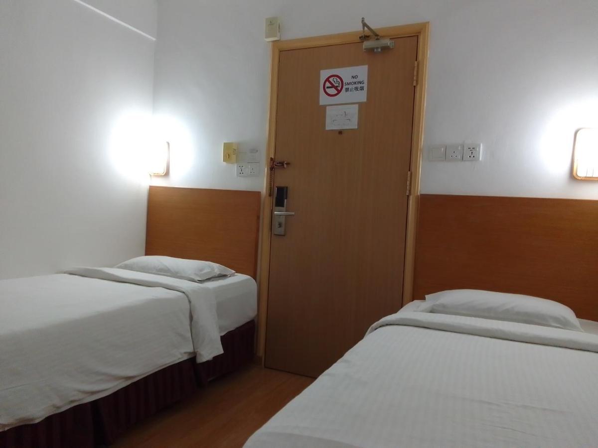 Super Oyo 90464 Borneo Suites Hotel Kota Kinabalu Esterno foto