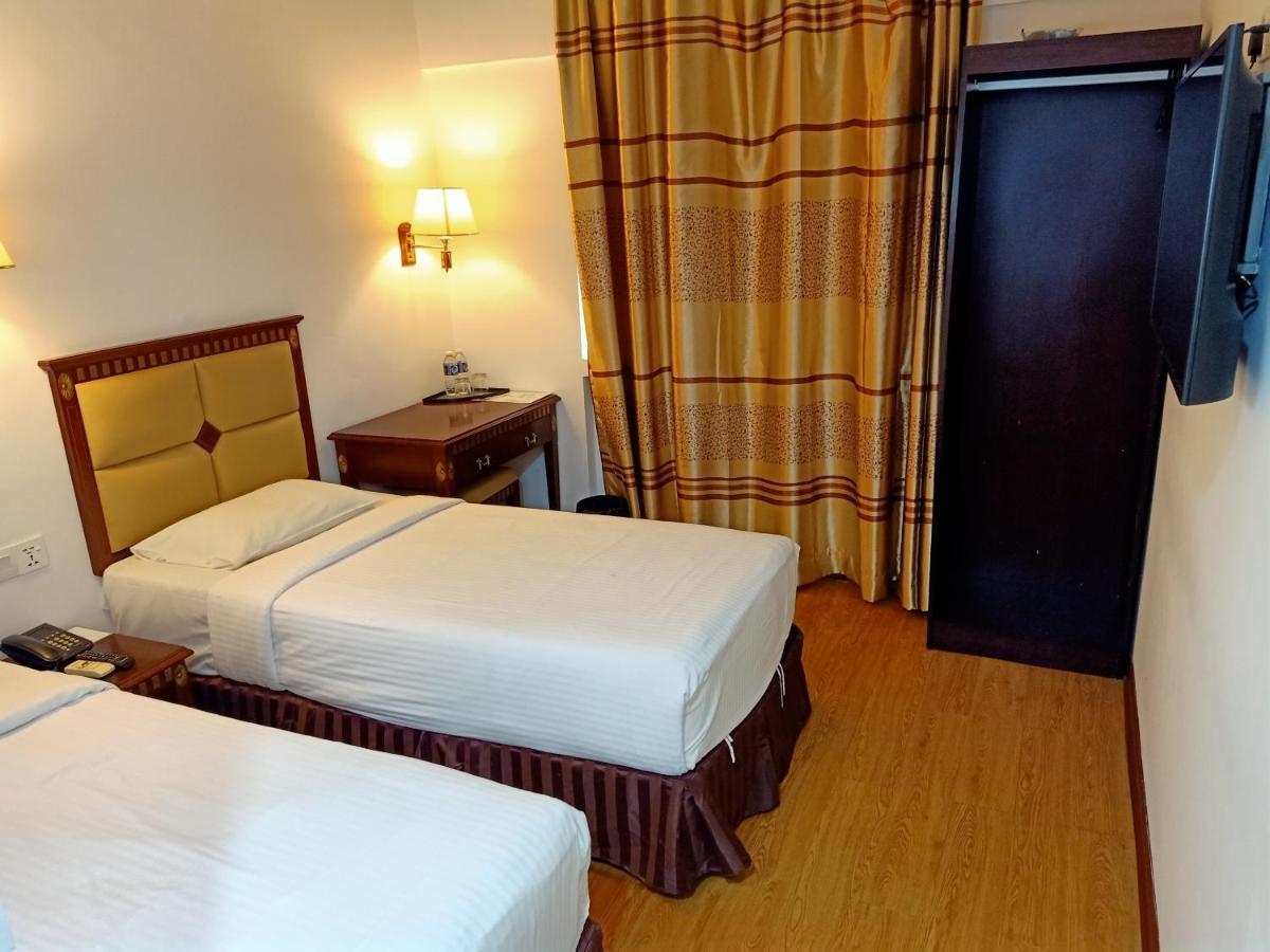 Super Oyo 90464 Borneo Suites Hotel Kota Kinabalu Esterno foto