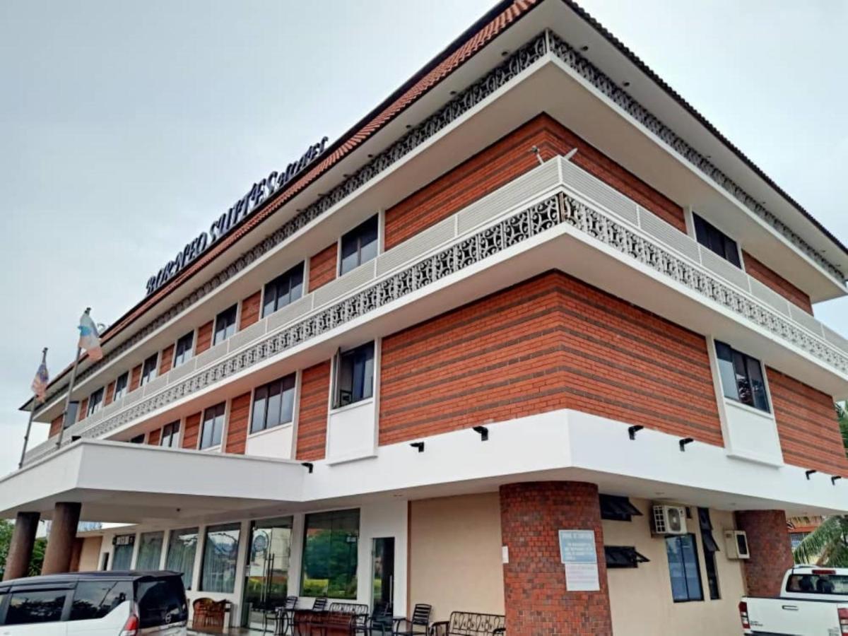 Super Oyo 90464 Borneo Suites Hotel Kota Kinabalu Esterno foto