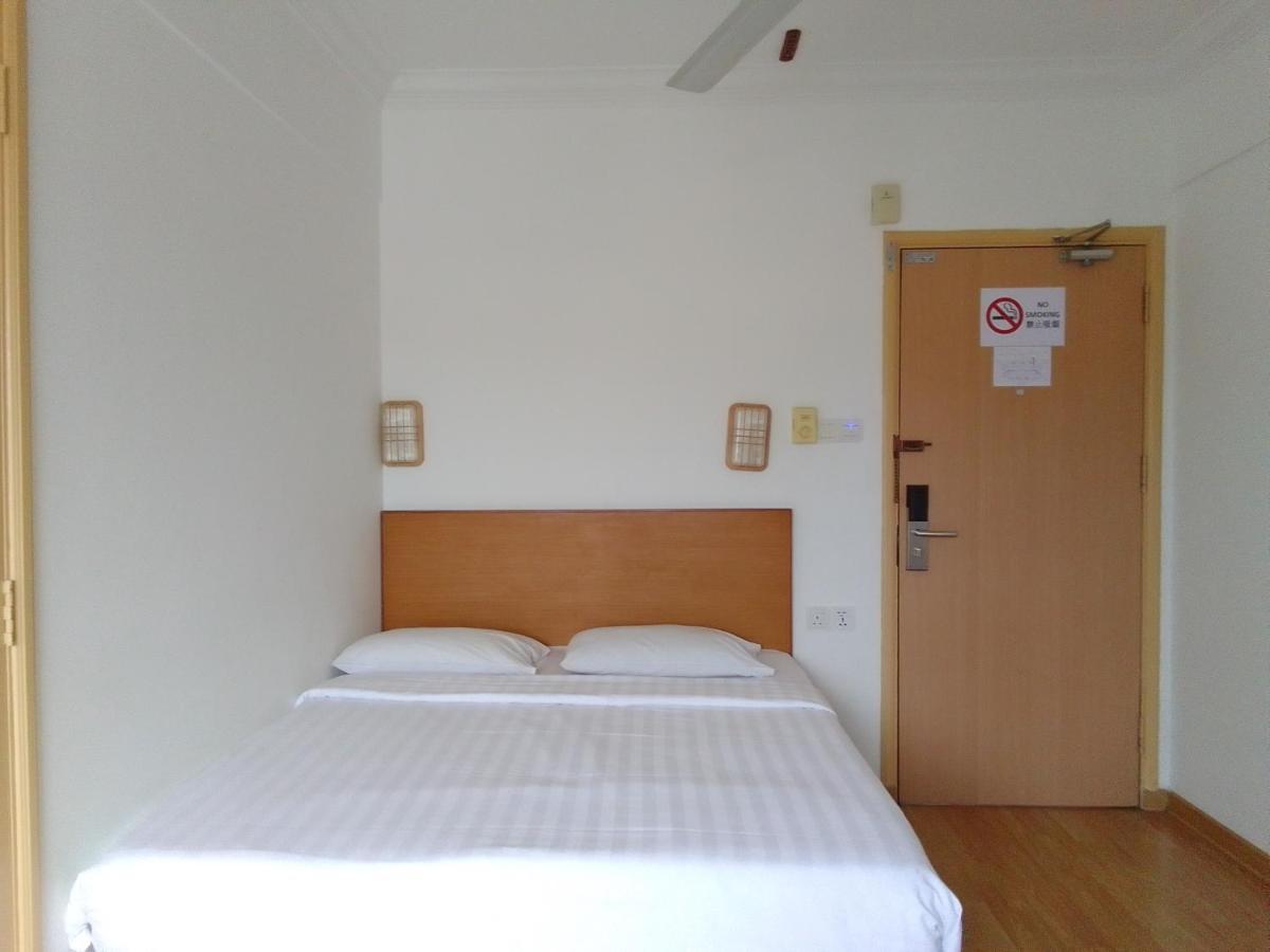 Super Oyo 90464 Borneo Suites Hotel Kota Kinabalu Esterno foto