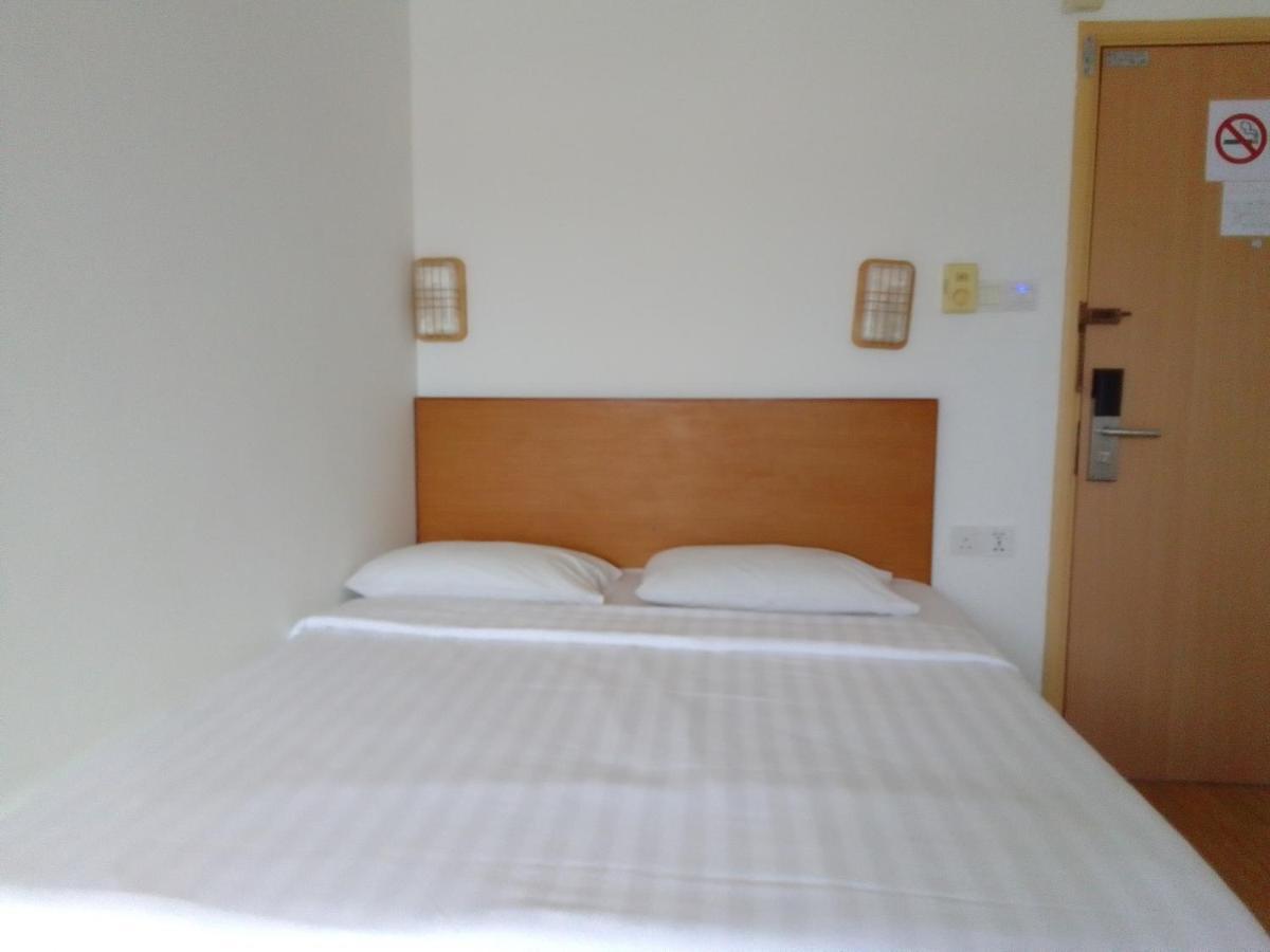 Super Oyo 90464 Borneo Suites Hotel Kota Kinabalu Esterno foto