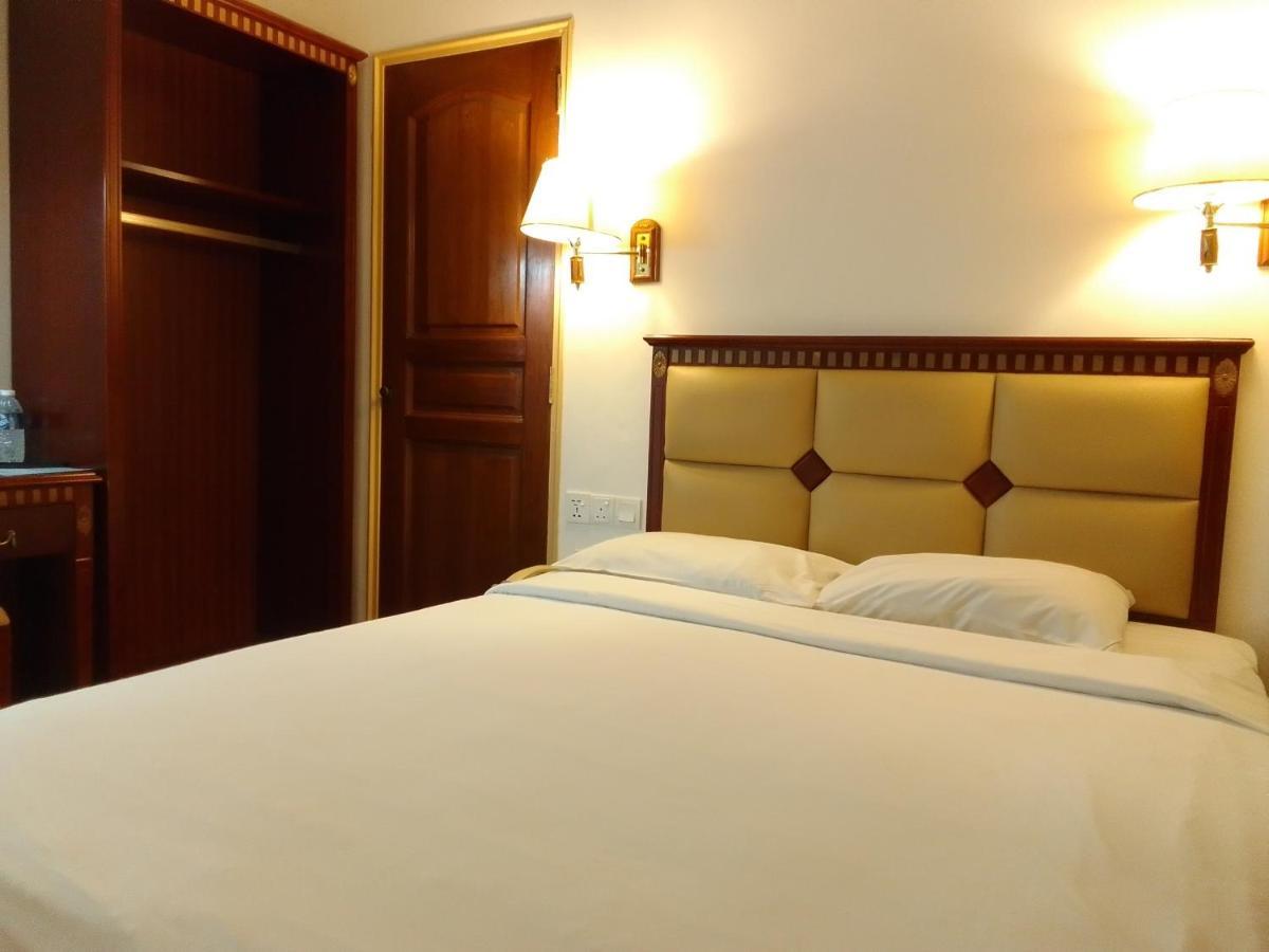 Super Oyo 90464 Borneo Suites Hotel Kota Kinabalu Esterno foto
