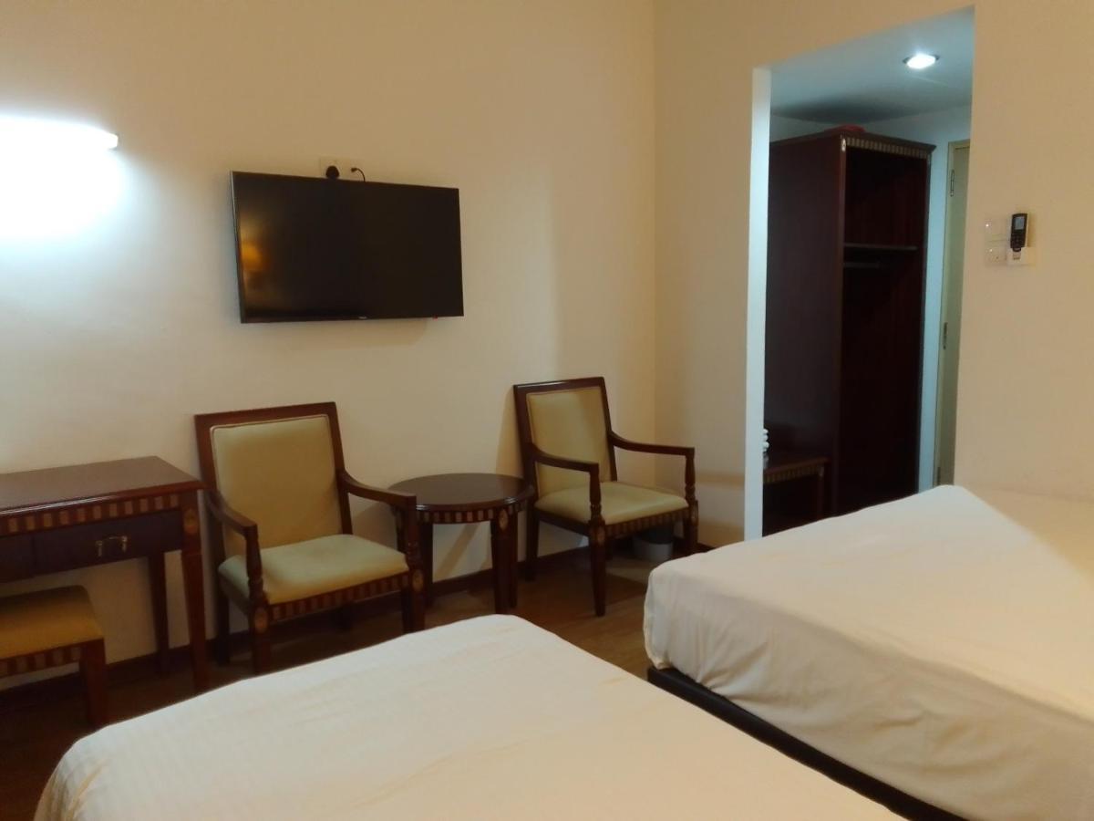 Super Oyo 90464 Borneo Suites Hotel Kota Kinabalu Esterno foto