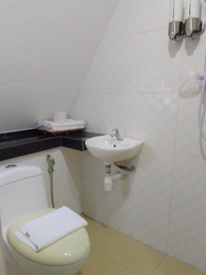 Super Oyo 90464 Borneo Suites Hotel Kota Kinabalu Esterno foto