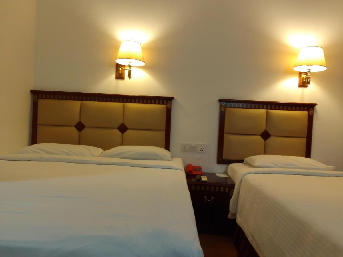Super Oyo 90464 Borneo Suites Hotel Kota Kinabalu Esterno foto