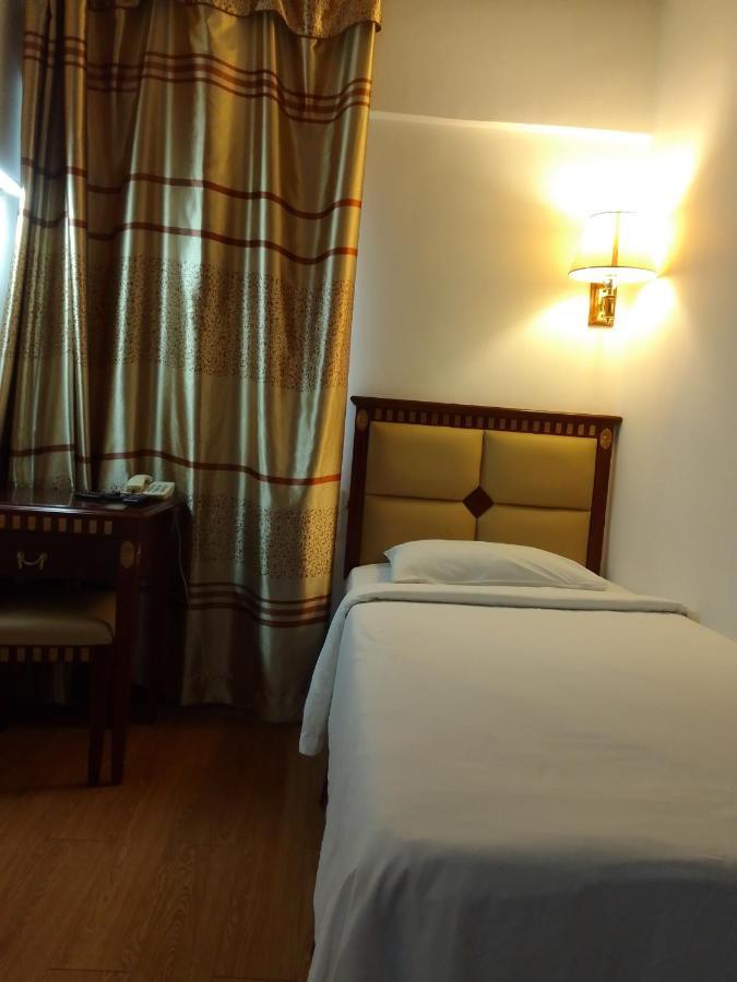 Super Oyo 90464 Borneo Suites Hotel Kota Kinabalu Esterno foto