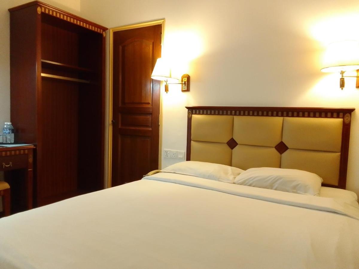 Super Oyo 90464 Borneo Suites Hotel Kota Kinabalu Esterno foto