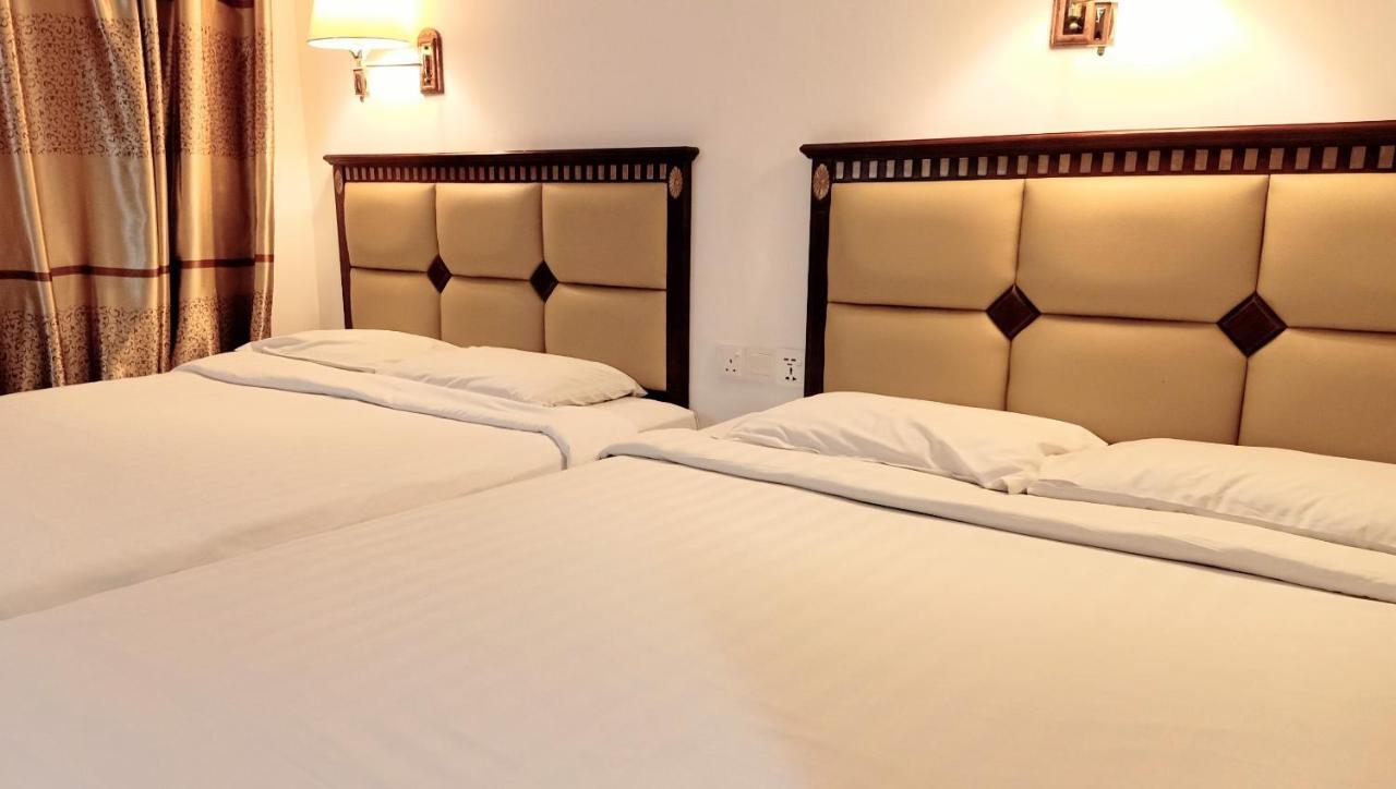Super Oyo 90464 Borneo Suites Hotel Kota Kinabalu Esterno foto
