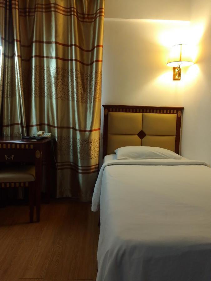 Super Oyo 90464 Borneo Suites Hotel Kota Kinabalu Esterno foto