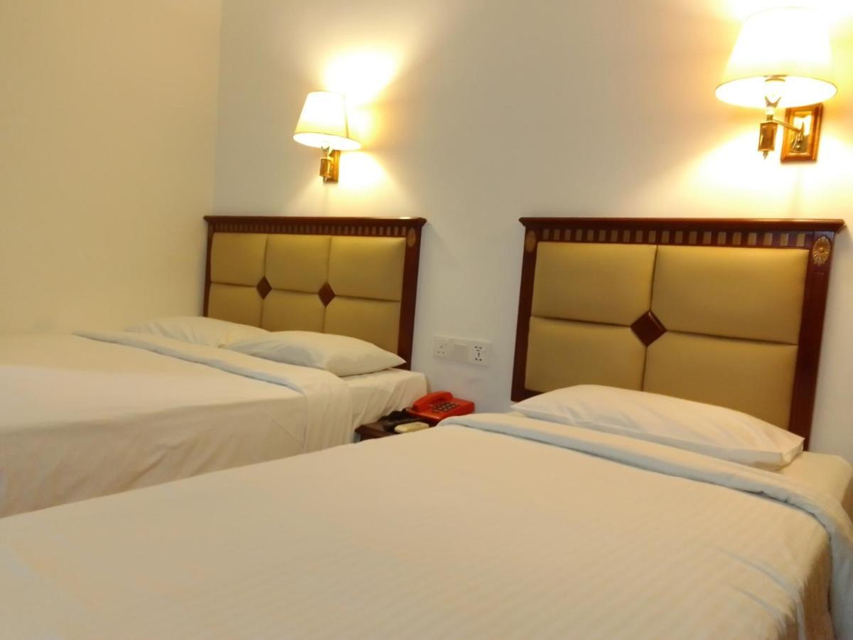 Super Oyo 90464 Borneo Suites Hotel Kota Kinabalu Esterno foto