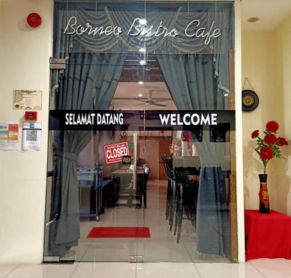 Super Oyo 90464 Borneo Suites Hotel Kota Kinabalu Esterno foto